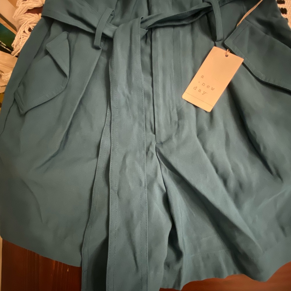 Paper bag shorts size 4 NWT